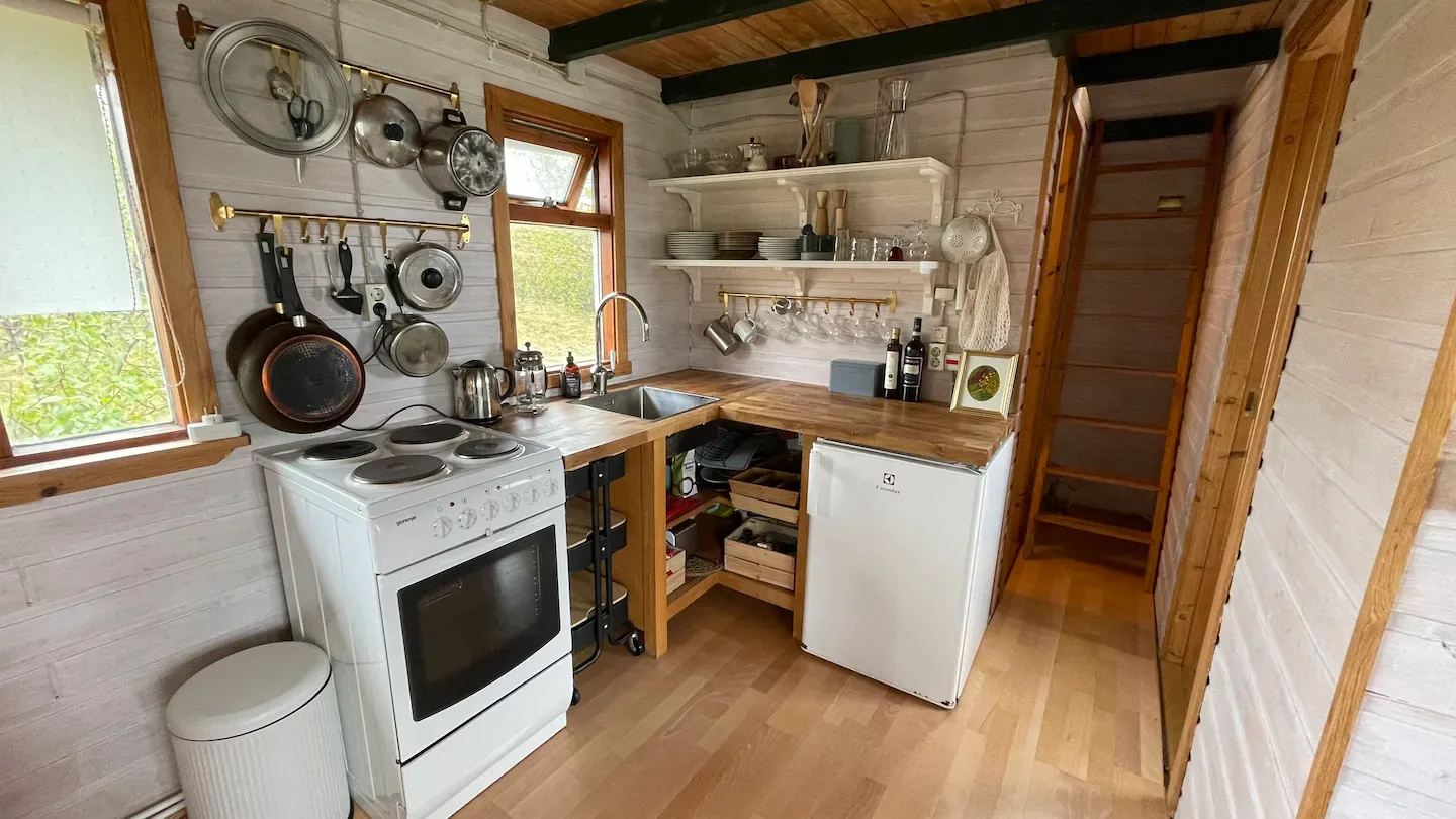 Secluded Cabin on the Waterfront — photo 3