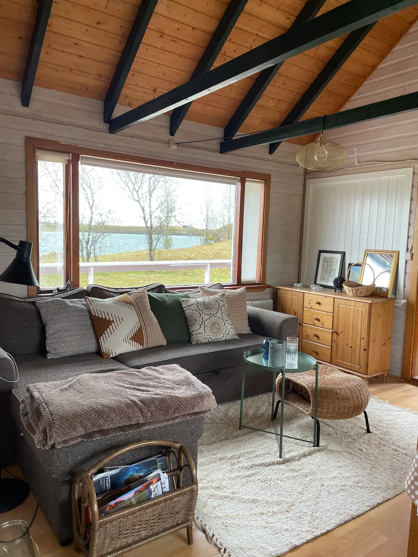 Secluded Cabin on the Waterfront — photo 5